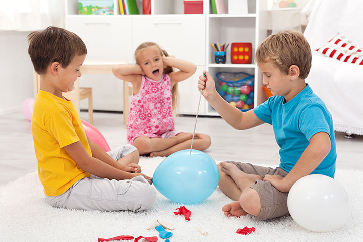15 Awesome Balloon Games for Kids at Parties & Home