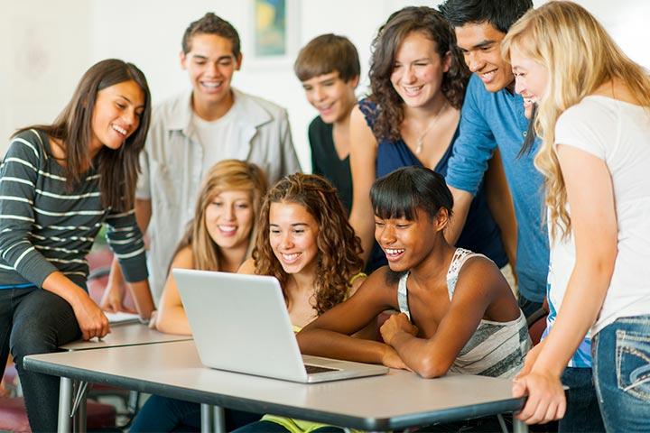 Playing online games is linked to better performance at school among  teenagers