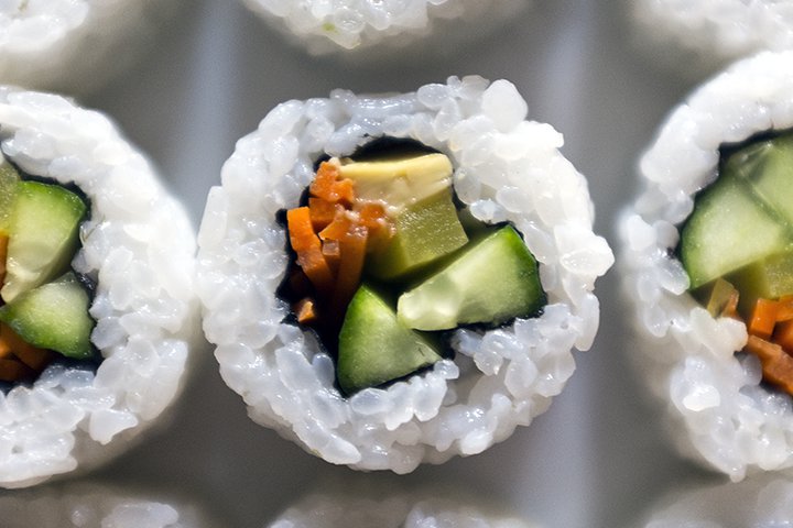 http://www.momjunction.com/wp-content/uploads/2015/08/Carrot-And-Avocado-Sushi.jpg