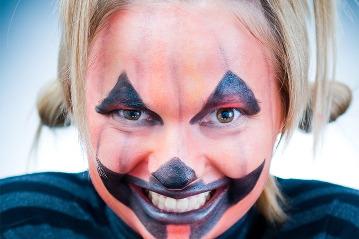 Vampire face paint: Halloween face painting ideas for kids