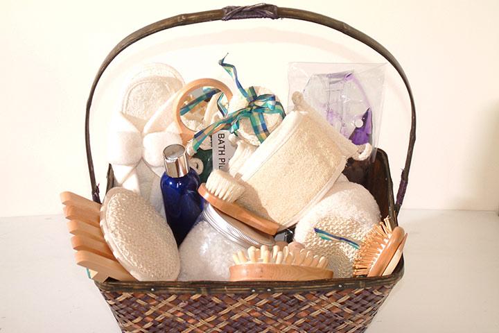 Gift Ideas for New Moms or Mom-to be - Lynzy & Co.