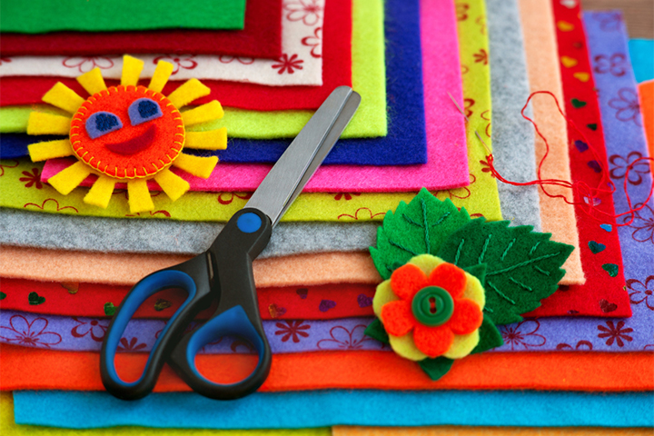 https://www.momjunction.com/wp-content/uploads/2014/06/Felt-corsages-crafts-ideas-for-kids.jpg
