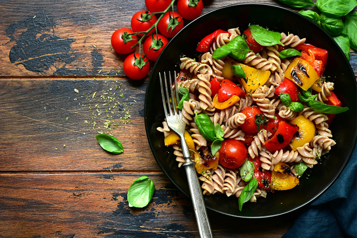 Whole grain pasta is a healthy choice during pregnancy
