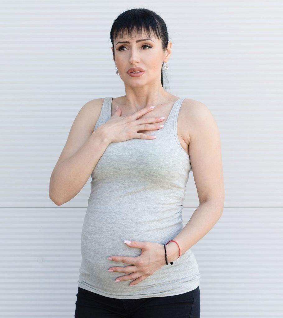 https://www.momjunction.com/wp-content/uploads/2014/07/Shortness-Of-Breath-During-Pregnancy-Causes-Remedies-And-Prevention-1-910x1024.jpg