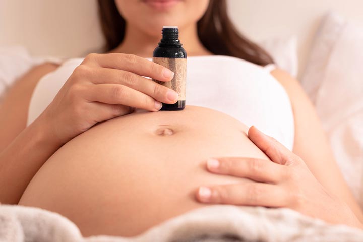 Application of olive oil in pregnancy lightens stretch marks