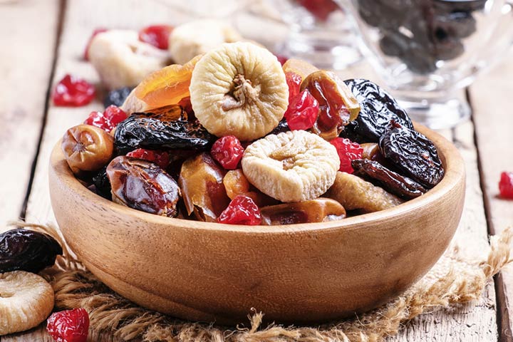 Eating dried fruits during pregnancy