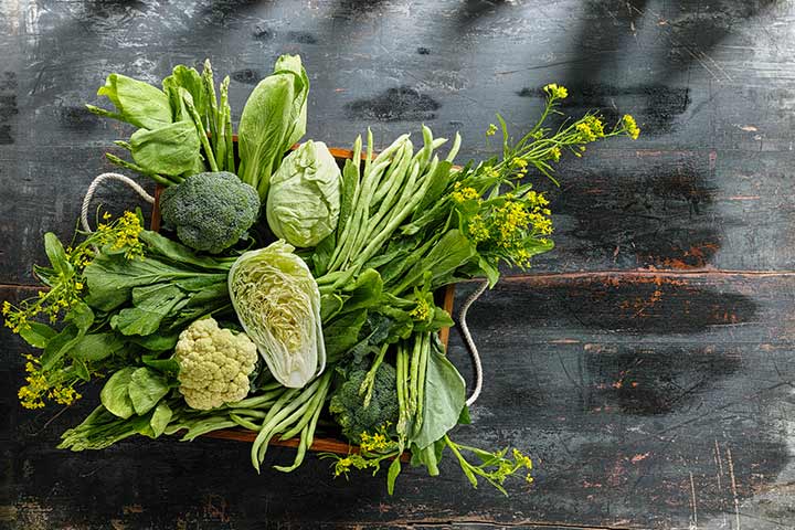 Eating leafy vegetables during pregnancy