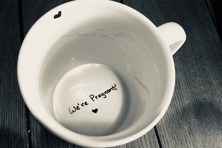 Write message in empty cup, how to tell your husband that you are pregnant