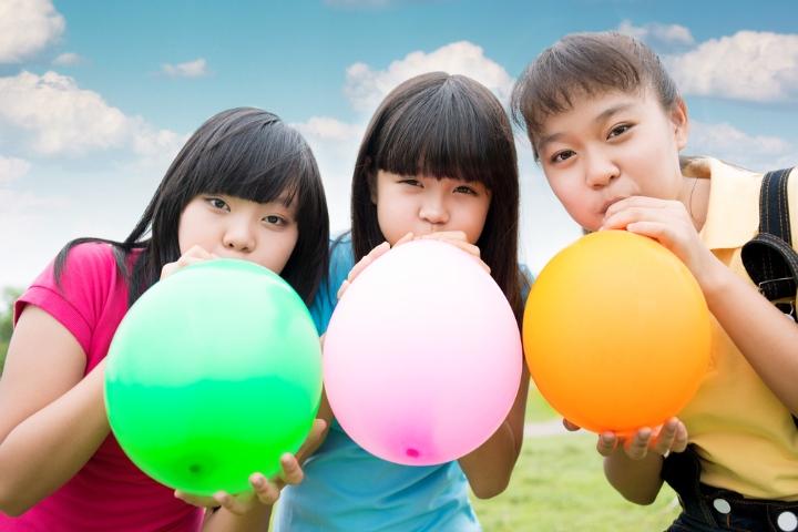 Balloon Blow is a simple balloon game that your teens will love.