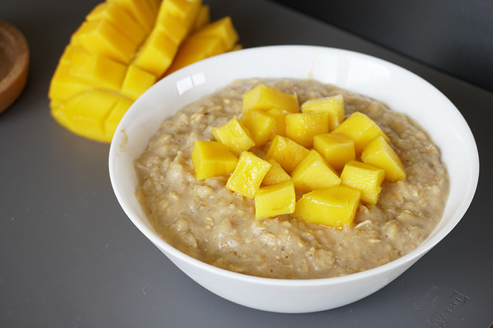 Mango and oat porridge breakfast recipe for toddlers