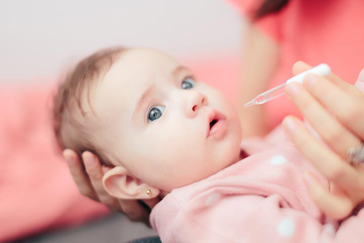 Give gripe water to babies using a dropper