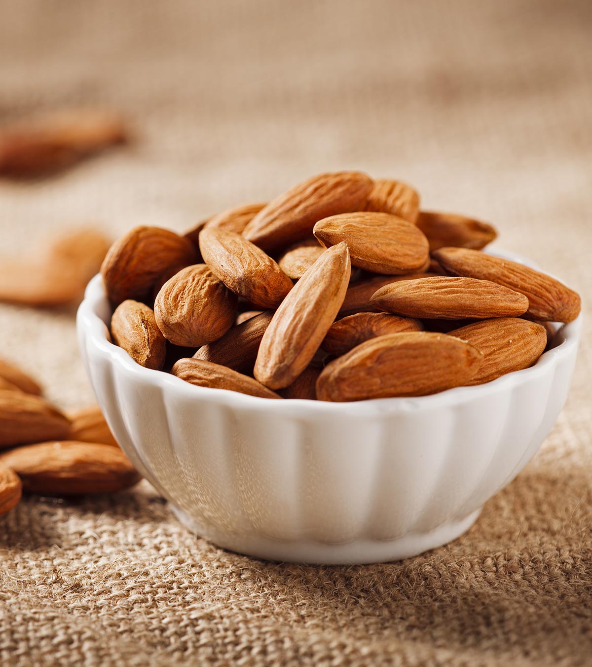 6 Health Benefits Of Eating Almonds While Breastfeeding