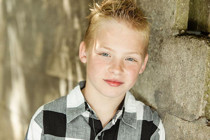 Kid with spiky hair in center part.