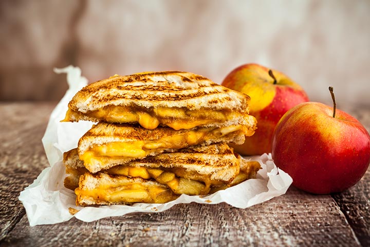 Grilled apple and cheese sandwich, healthy snack for teenagers