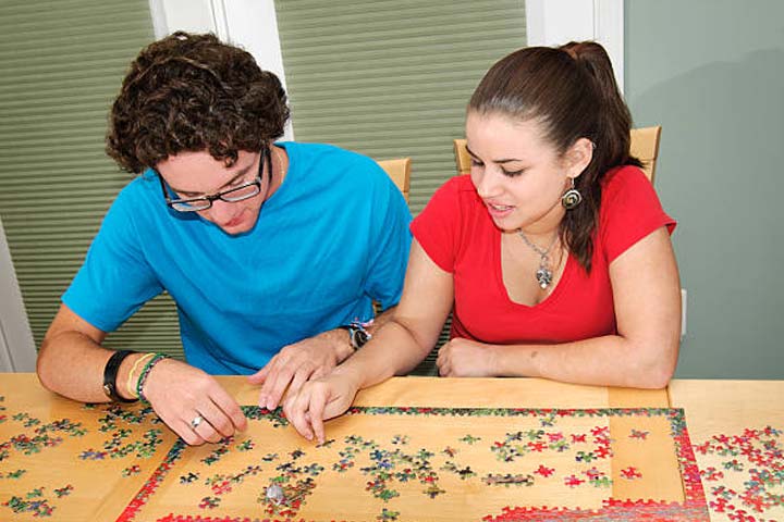 Teen team building activities, Jigsaw puzzle