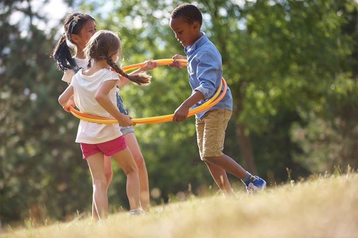 Teen team building activities, Pass the hula hoop