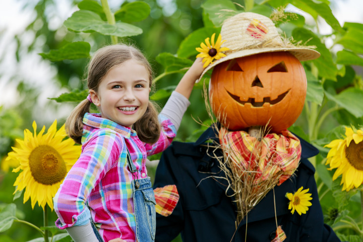 Scarecrow race Halloween activity for kids