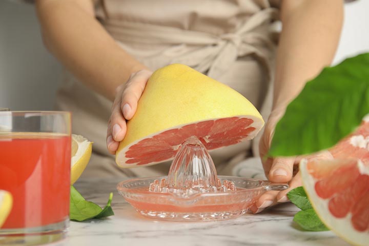 Pomelo juice is a healthy source of vitamin C for pregnant women