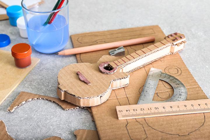 How to Make a Beautiful Handbag Using an Old Cardboard Container