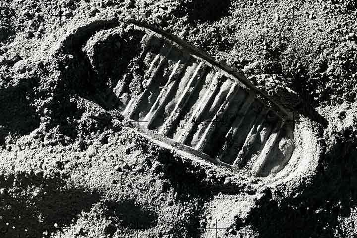 Footprints of Armstrong, moon facts for kids