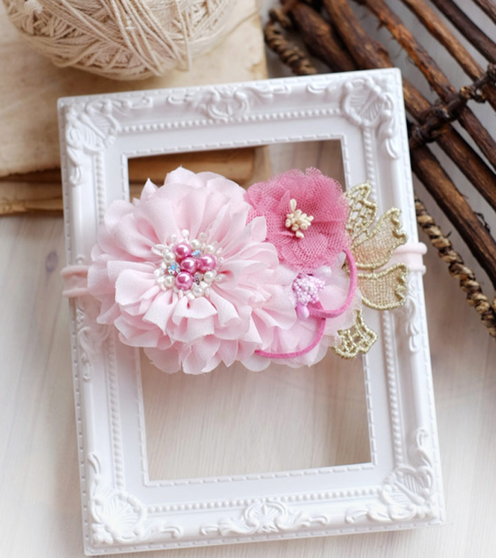 How to make a picture frame using recycled paper