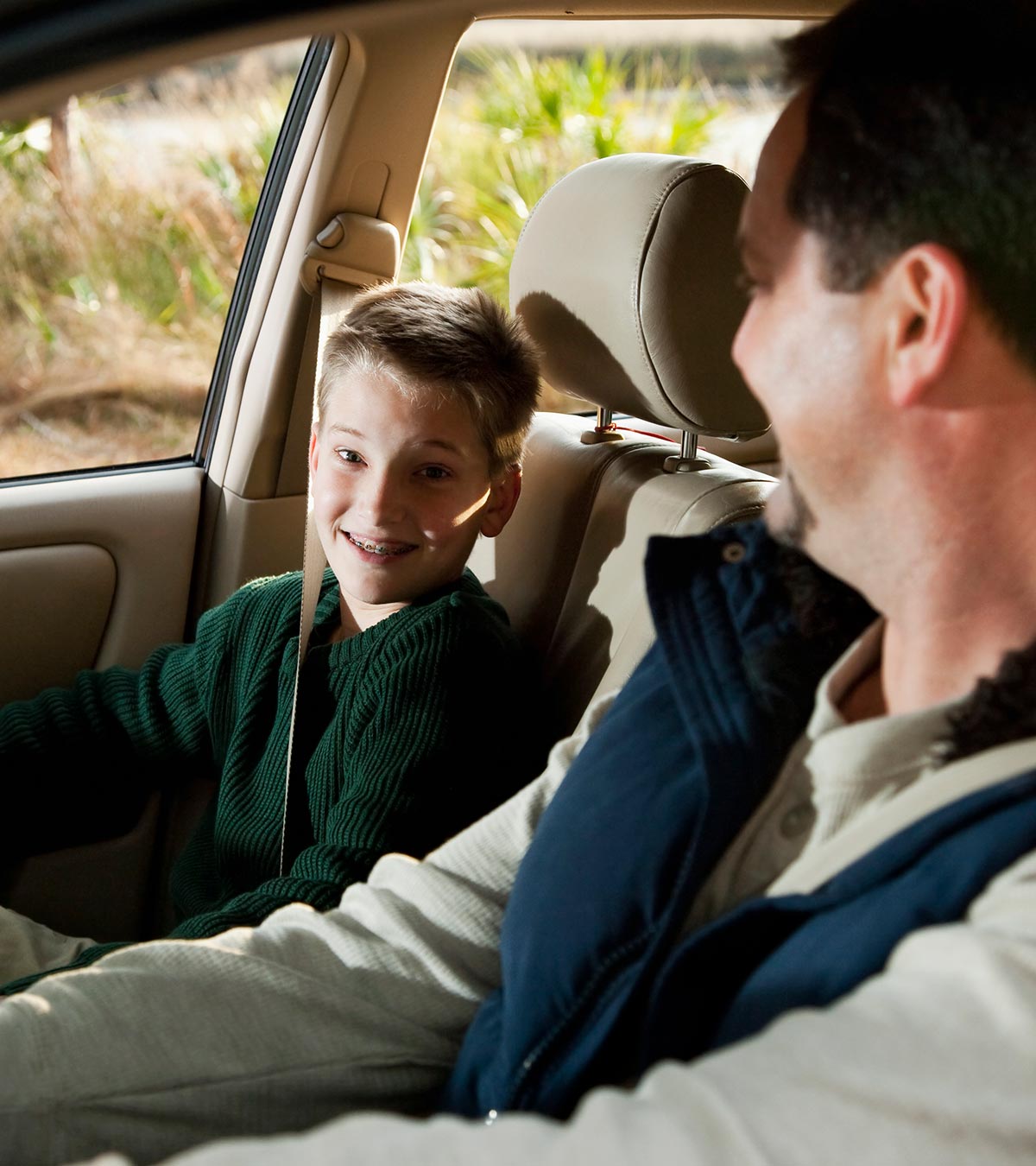 Ребенок 10 лет на переднем сиденье. The father машина. Sitting in the Front Seat of the car. Car sit Kids. Мальчик в машине на переднем сидении.