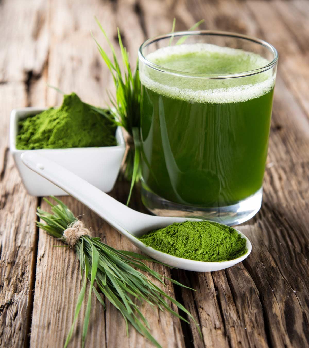 Spirulina powder and spirulina drink in a glass