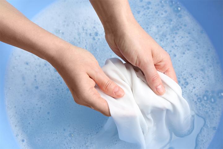 How to wash baby cloth in a tub