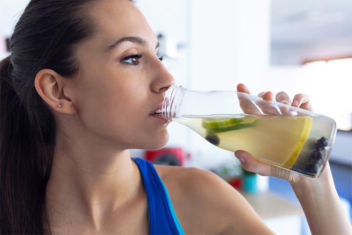 Lemon water while breastfeeding could promote hydration