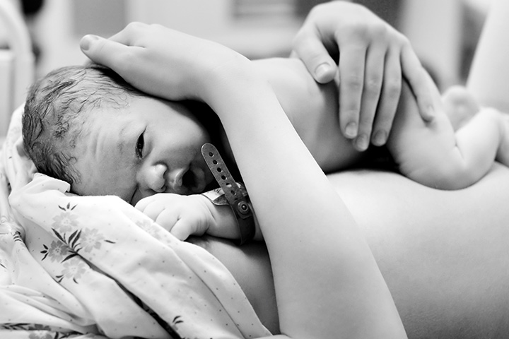 The Extraordinary Birthing Story Of A Woman Who Pulled Out Her Baby From Her Womb