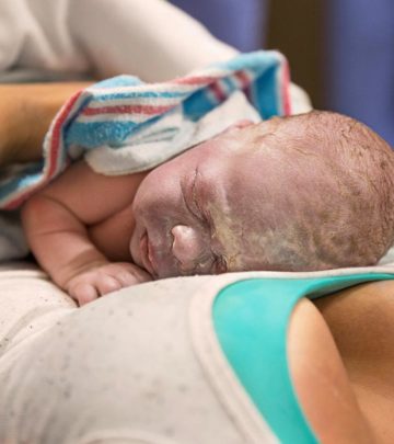 Woman Delivers Baby In The Hospital Corridor, Photographer Captures The Raw Emotion Of Childbirth