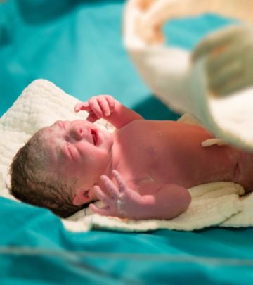 5 Things Unborn Babies Feel During A C-Section (And 2 They Don't)