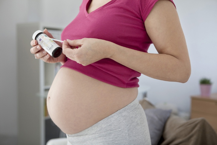 Urine Color In Pregnancy: Why It Changes And When To Worry?