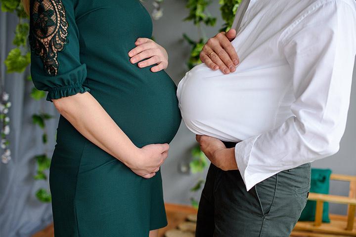 Funny maternity photoshoot idea