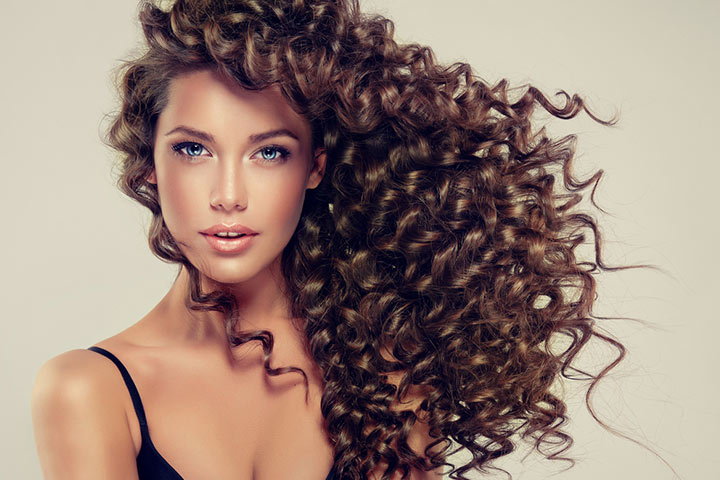 Bouncy and voluminous curly hairstyle for girls