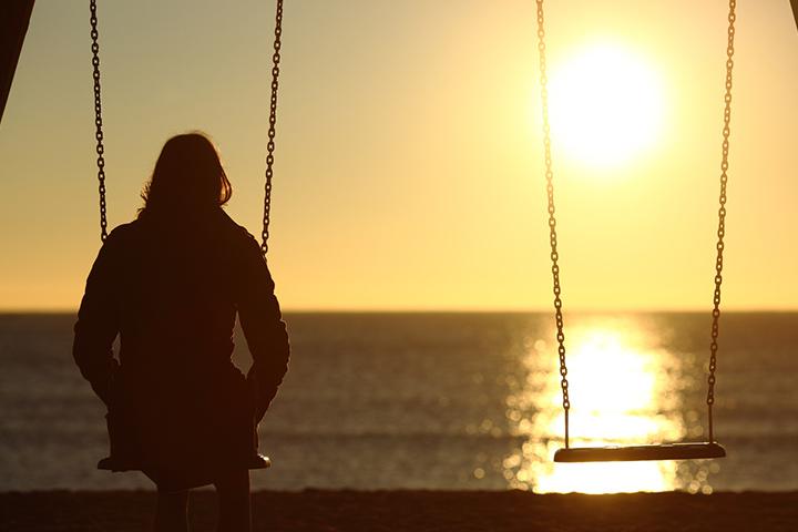 Missing someone Whatsapp DP images for girls