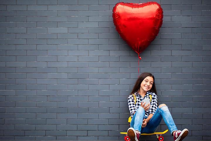 Whatsapp DP images for girls showing feelings of love