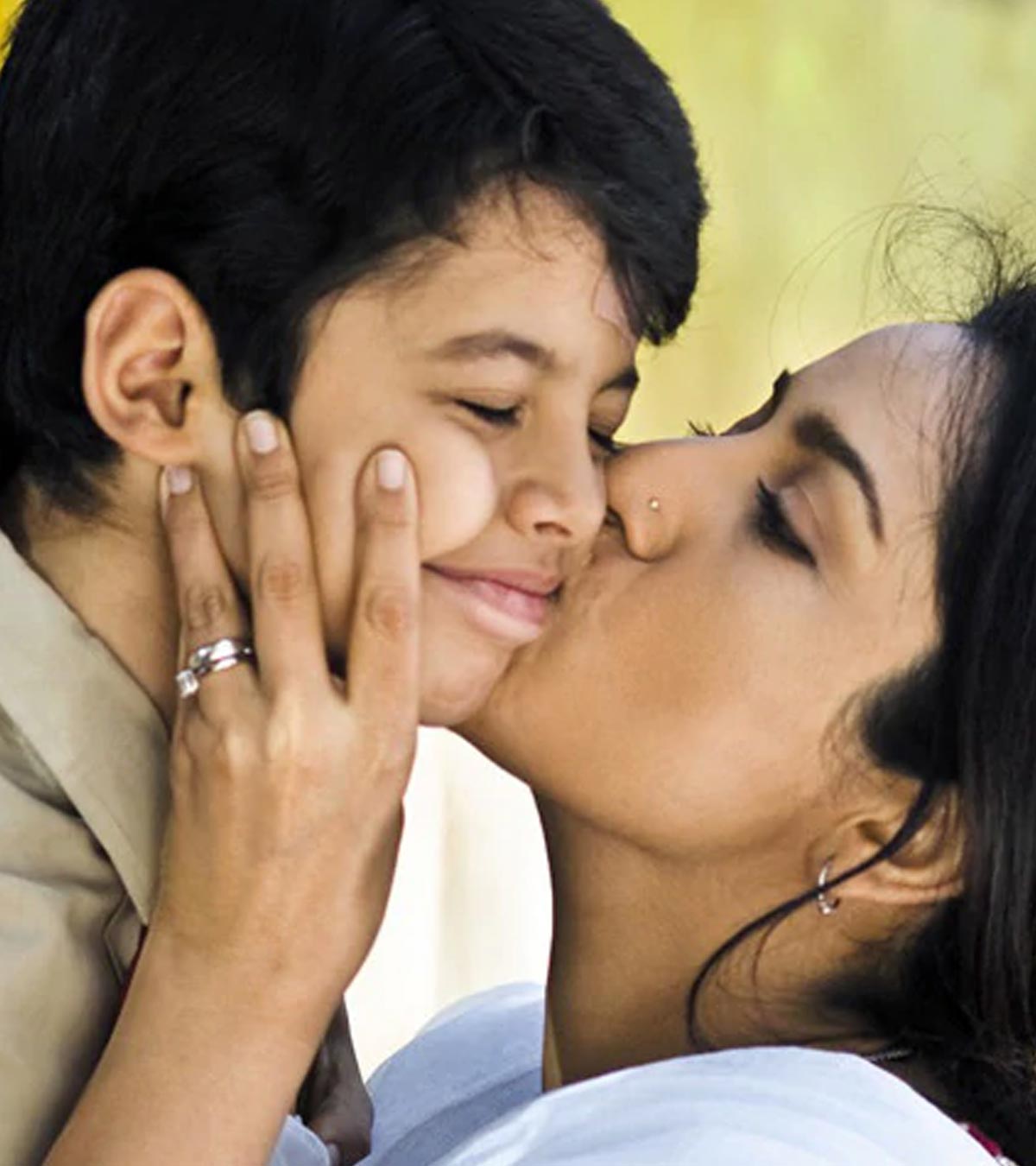 5 Bollywood Movies That Beautifully Portrayed Mother-Son Relationship