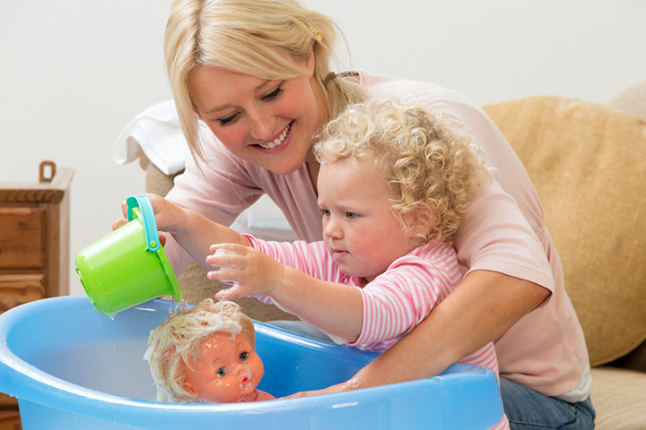 Baby bath pretend play water activites for toddlers