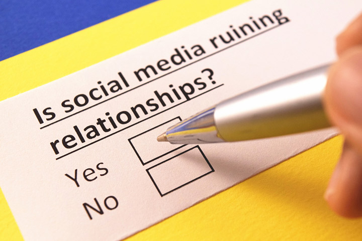 does social media ruin relationships essay