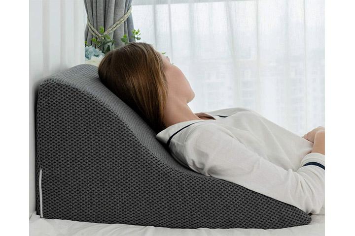 12 Best Pillows for Sitting Up in Bed, According to Experts