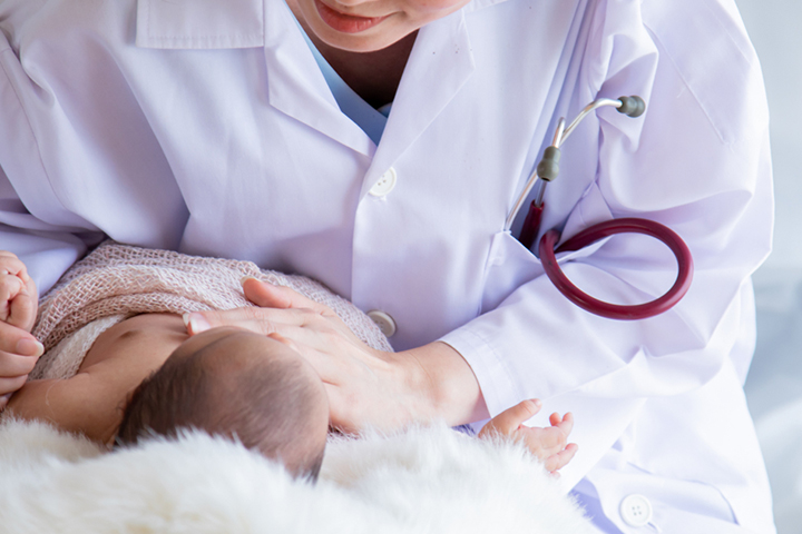 Fever may be a symptom of jaundice in newborns.