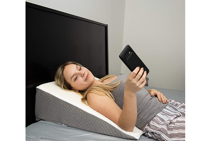 https://www.momjunction.com/wp-content/uploads/2020/11/Kolbs-Bed-Wedge-Pillow-With-Memory.jpg