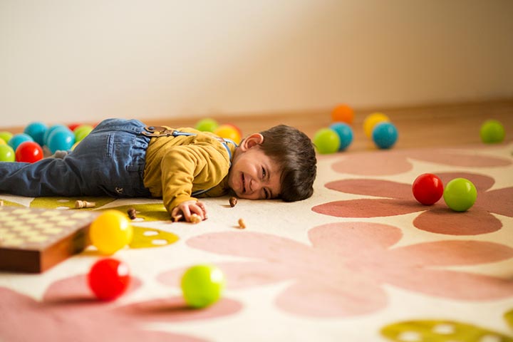 What to Know About Solitary Play for Babies and Toddlers