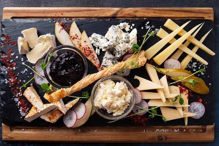Know What To Eat And Avoid In Cheeses