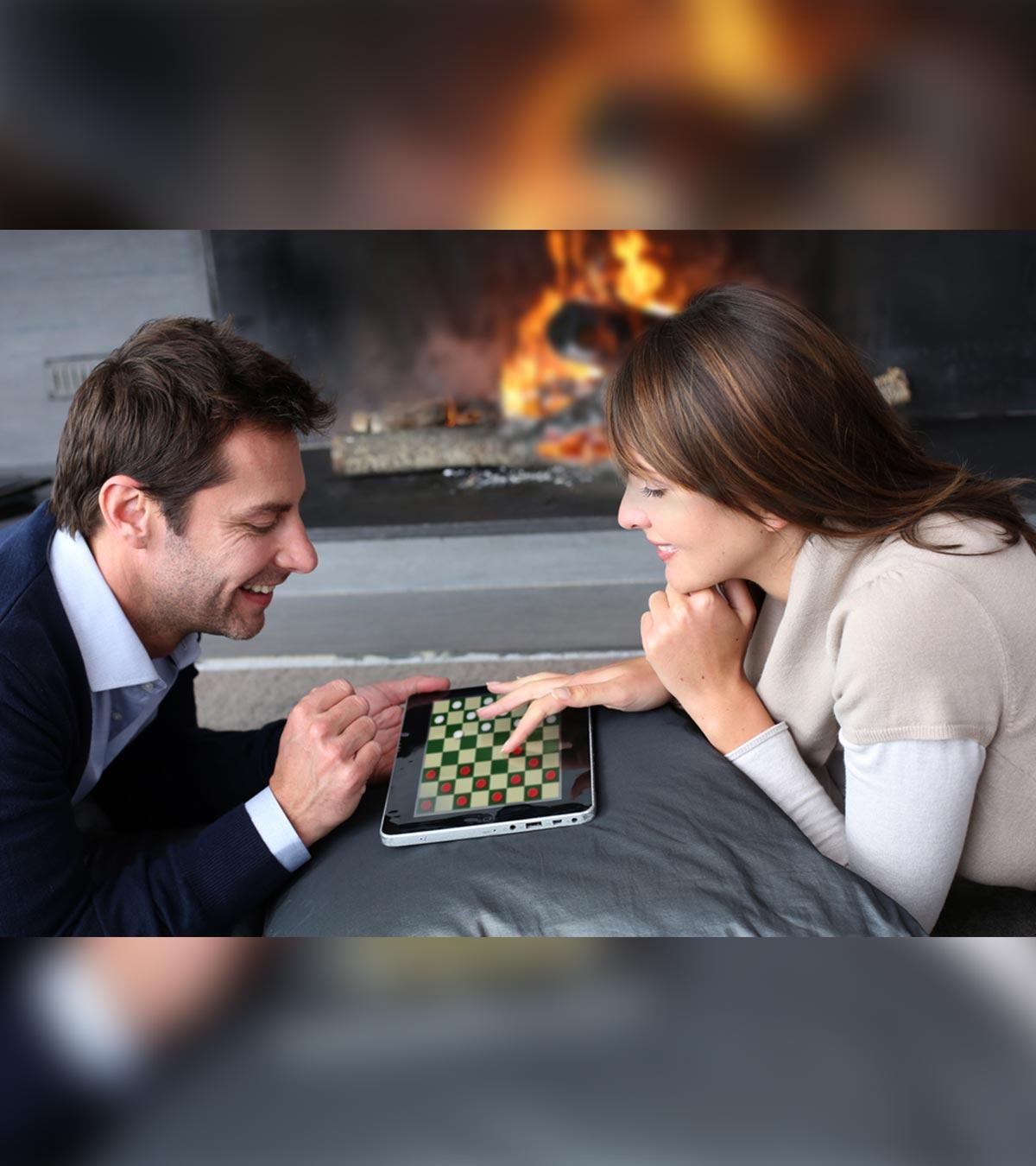 A couple playing games in a tab