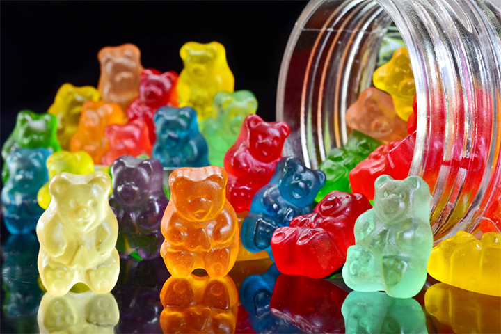 Sorting Colors With Gummy Bears maths activity for kids