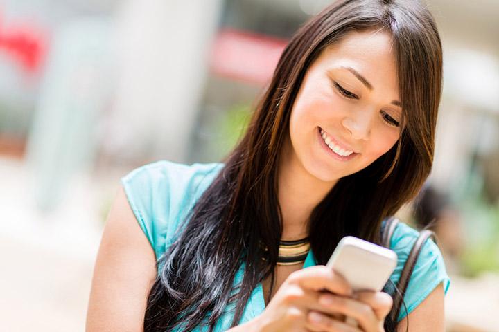how to see if a girl likes you on text