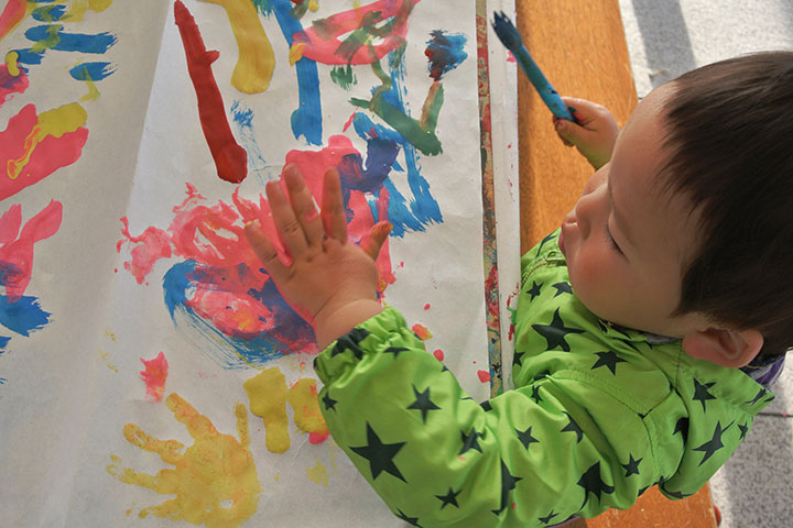 Finger Painting with a Baby - is it worth it? - how we montessori