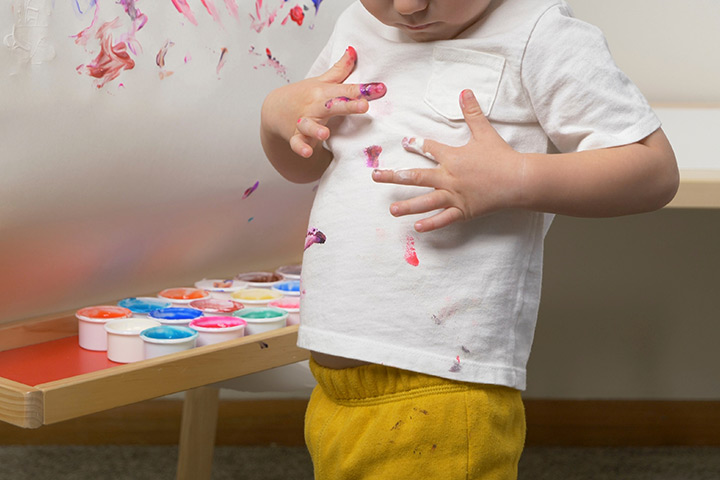 Paint on different materials and surfaces with finger paint for toddlers